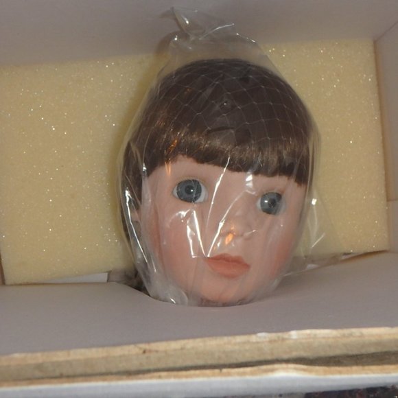 Isabelle by Gaby Rademann 1993 Ashton Drake - Picture 3 of 7